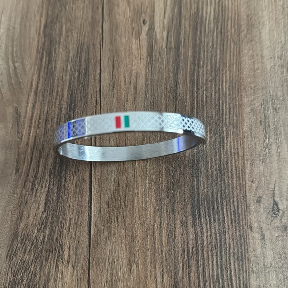 Jewelry - 18k Stainless Steel Bangle Bracelet